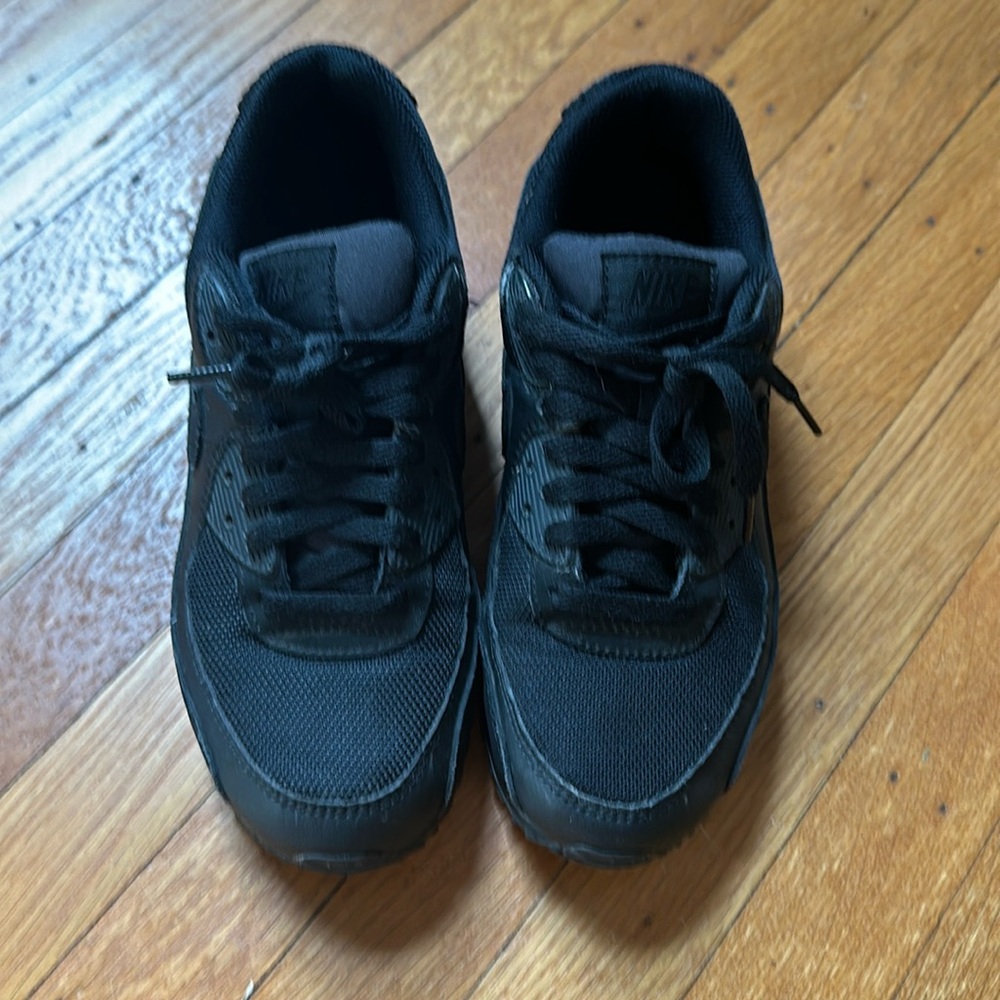 Nike air max women’s 8 all black